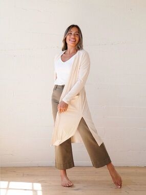 Carly Jean Los Angeles Favorite Ribbed Cardigan Cream size Small